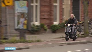 Snorscooters verplicht op de rijbaan Ik word aangeschoten wild  RTL NIEUWS [upl. by De Witt]