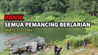 TEREKAM JELAS MUNCUL TIBATIBA SOSOK PENGHUNI TEMPAT INI SAAT MANCING IKAN  MANCING MANIA [upl. by Trainer]