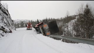 LKW stürzt 60 Meter tief Fahrer überlebt [upl. by Alleon]