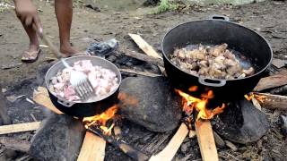 Dia cubano 🐷🌴 en el rio en Baracoa ❤️  preparando una caldosa Cubans in the river [upl. by Vincent]