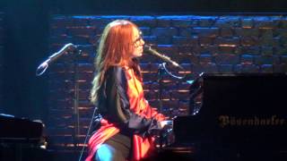 Tori Amos  Over the rainbow live in Milano  Teatro Nazionale [upl. by Dawkins]