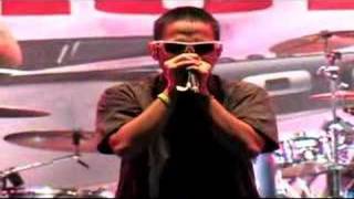 Bondan Prakoso amp Fade2Black  beatbox VS bass LIVEori [upl. by Gignac]