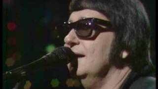 ROY ORBISON TRIBUTE quotCRYINGquot by glen campbell [upl. by Bein]