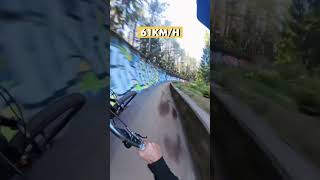 À quelle vitesse peuton rouler en VTT sur une piste de bobsleigh 👀🤯MattJones [upl. by Annaira]