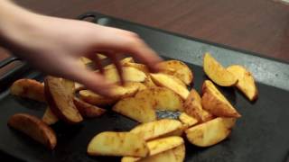 How To Make Crispy Baked Potato Wedges [upl. by Xavier668]