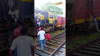 දැං නිකම් ඉංදියාව වගේ ලංකාවත්  Sri Lanka Office Train Heavy Crowd in Morning Time train [upl. by Kopp536]