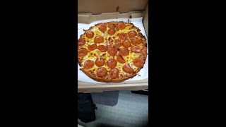 Gioninos Pizzeria  Cauliflower Crust Pizza Review  Tallmadge Ohio [upl. by Evelinn350]