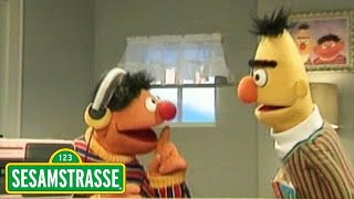 Ernie und Bert Ich versuche zu lesen  Sesamstraße [upl. by Spatz317]