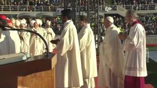 Introito quotIn medio Ecclesiaequot  Messa presieduta da Papa Francesco  Firenze 2015 [upl. by Trillby]