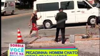 Pegadinha  Pisando No Cimento Fresco  Tudo A Ver  13012013 [upl. by Nilek685]