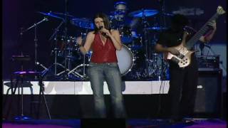 Amores extraños  Laura Pausini live HD [upl. by Wyatan]