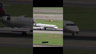 DO THEY NEED MORE PRACTICE DELTA CRJ Arrives Runway 26R at Atlanta [upl. by Durst714]