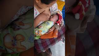 menyusui bayi sebaiknya di bedong dulu biar rilex meyusuibayi caramenyusuibayi beby [upl. by Helse]