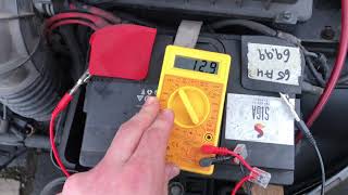 PKW Batterie Test mit Multimeter Startbatterie Autobatterie prüfen Ford Focus Anleitung [upl. by Ytok]