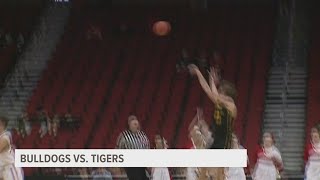 Bettendorf beats Cedar Falls in boys basketball state quarterfinals [upl. by Annaer]