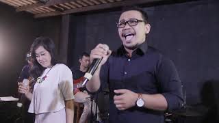 Menghujam Jantungku  Tompi cover by ESPRESSIVO Band feat Danang amp Gita Aulia [upl. by Aelahc]