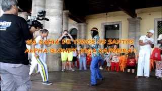 ALPHA BLONDY JOGANDO CAPOEIRA NA BAHIA [upl. by Enert660]