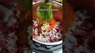 Runder Curry uit de slowcooker [upl. by Haley374]