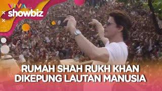 Ultah ke57 Rumah Shah Rukh Khan Sesak Dikepung Lautan Manusia [upl. by Johen]