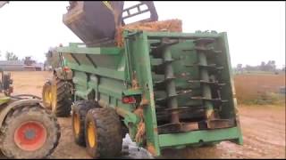 Bunning manure spreaders are great for Straw bedding [upl. by Lindsey]