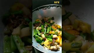 Ilish Macher Matha Diye Pui Shak  Hilsa Fish Recipe  Bengali Recipe  Bengali Food Kitchen shorts [upl. by Leunamme714]