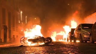 quotGilets jaunesquot des voitures incendiées à Paris [upl. by Guadalupe211]