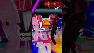 Quand les coachs s’affrontent dans une battle de danse  🕺 thevoicekids [upl. by Nyved]