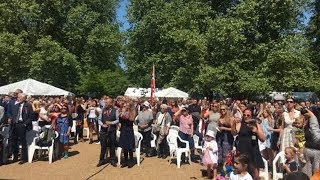 Direkte Her feirer flere tusen nordmenn 17 mai i London [upl. by Solon]