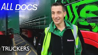 Getting To Grips With a New Trailer  Truckers Season Three  All Documentary [upl. by Larisa]