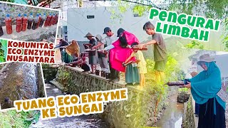 Aksi Bersih Sungai dengan Menuang Eco Enzyme  Cairan Pengurai Limbah ecoenzyme [upl. by Attenod]