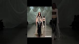 Li Linzi walking for Aniyerecords aniyerecords model runway fashion fashionweek catwalk [upl. by Eimar]