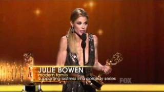 Julie Bowen wins an Emmy for Modern Family at the 2011 Primetime Emmy Awards [upl. by Beard429]