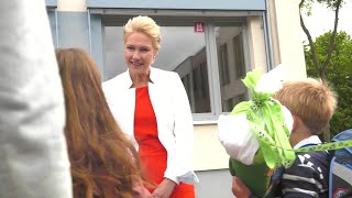 Ministerpräsidentin besucht Einschulung der Grundschule SchwerinLankow [upl. by Friedman]