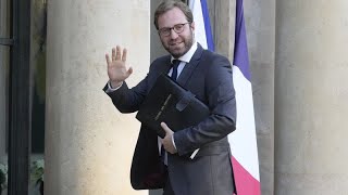 Francia governo presenta budget 2025 con tagli alla spesa e aumenti delle tasse [upl. by Greenman]