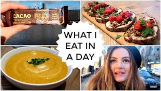 24 What I Eat In A Day  Niomi Smart [upl. by Hpejsoj]