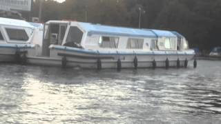 Double Mooring 46ft Norfolk Broads Cruiser [upl. by Hunter321]