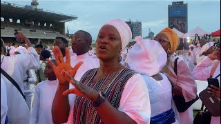 SHOLA ALLYSON DANCE HAPPILY TO TOPE ALABI SONGS AT LULI CONCERT 7 [upl. by Latin540]