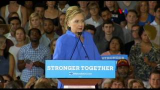 Hillary Clinton lidera encuesta frente a Donald Trump [upl. by Ahon]