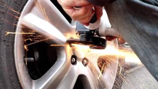 Alternative method to remove a locking wheel nut quickly [upl. by Lennor]