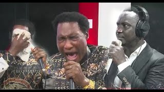 Aww Watch How Apostle Paul Oko Hackman Cries 😭😭In Worship You Cant Control Yourself [upl. by Usanis]