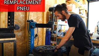 Comment est monté un pneu moto en atelier [upl. by Inilahs]