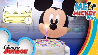 Mickey Bakes a Birthday Cake 🎂  Tutorial  Me amp Mickey  Vlog 26  disneyjr [upl. by Aleahpar]