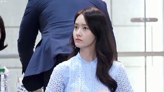 Yoona  Fancam GirlsGeneration Holiday Night Fansign 2017 [upl. by Dacey502]