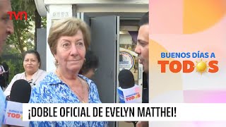 ¿De quotMi Nombre Esquot El gran sentido del humor de vecina igual a Evelyn Matthei [upl. by Tobye]