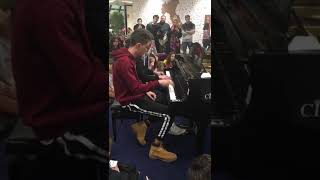 Improvvisazione su pianoforte aeroporto Fiumicino [upl. by Nylirek]