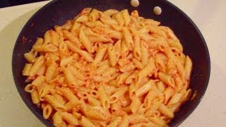 Pasta al salmone  un primo facile veloce e gustoso [upl. by Asimaj]