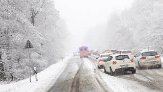 Winter in Hessen Eis und Schnee sorgen für zahlreiche Verkehrsunfälle [upl. by Reni]