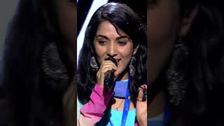 Shreya Singing Baahon Men Chale Aao live shreyaghoshal anamika latamangeshkar live music [upl. by Innep]