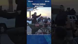 TENTARA SURIAH BERTEKUK LUTUT DI HADAPAN PEMBERONTAK PASRAH SENJATANYA DILUCUTI Shorts [upl. by Anton]