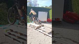 Super cool mtb obstacle cours on driveway mtb vtt [upl. by Abraham13]